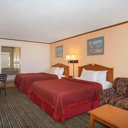 Economy Hotel Wichita- Florence St Екстер'єр фото